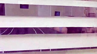 现场#4 视频: Public shame as hijab wearing girl gets fingered b...