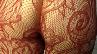 现场#4 视频: A busty wife teases you with a close-up view