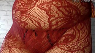 现场#6 视频: A busty wife teases you with a close-up view