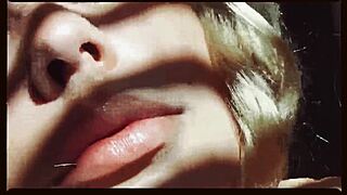 现场#5 视频: Married couple's sensual dance in an anime music v...