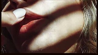 现场#6 视频: Married couple's sensual dance in an anime music v...