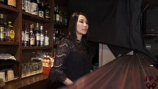 现场#8 视频: Beautiful Japanese girlfriend's big tits on displa...