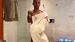 现场#4 视频: Gay amateur skinny twink gets bred at home