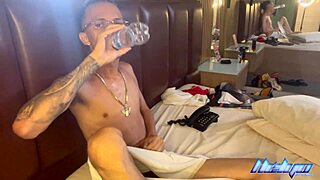 现场#5 视频: Gay amateur skinny twink gets bred at home