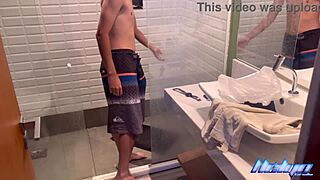 现场#8 视频: Gay amateur skinny twink gets bred at home