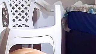 现场#10 视频: Bride-to-be shows off her curves and toys herself ...