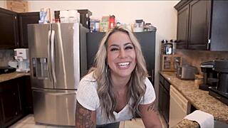 现场#5 视频: Young blonde step aunt teaches me how to pleasure ...