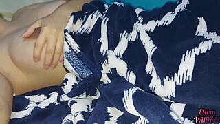 现场#3 视频: Indian amateur couple gets kinky with stepdaughter...