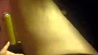 现场#1 视频: Wife achieves full-body climax with tap-tap-tap st...