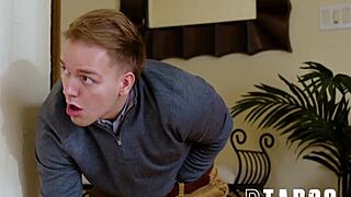 现场#6 视频: Lauren Phillips and Joshua Lewis in steamy homemad...