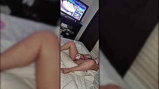 现场#1 视频: Sweet and innocent step-sis gets naughty with a di...