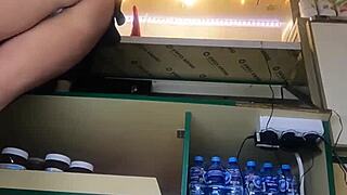 现场#5 视频: Nataly's first ever flash at a new job
