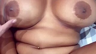 现场#8 视频: Big-boobed latina gets wet with cock and vibrator