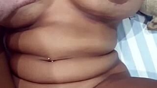 现场#9 视频: Big-boobed latina gets wet with cock and vibrator